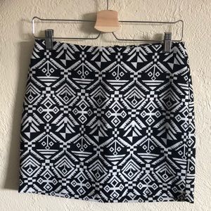 NWT! H&M Black and White Aztec Print Skirt, Size 6